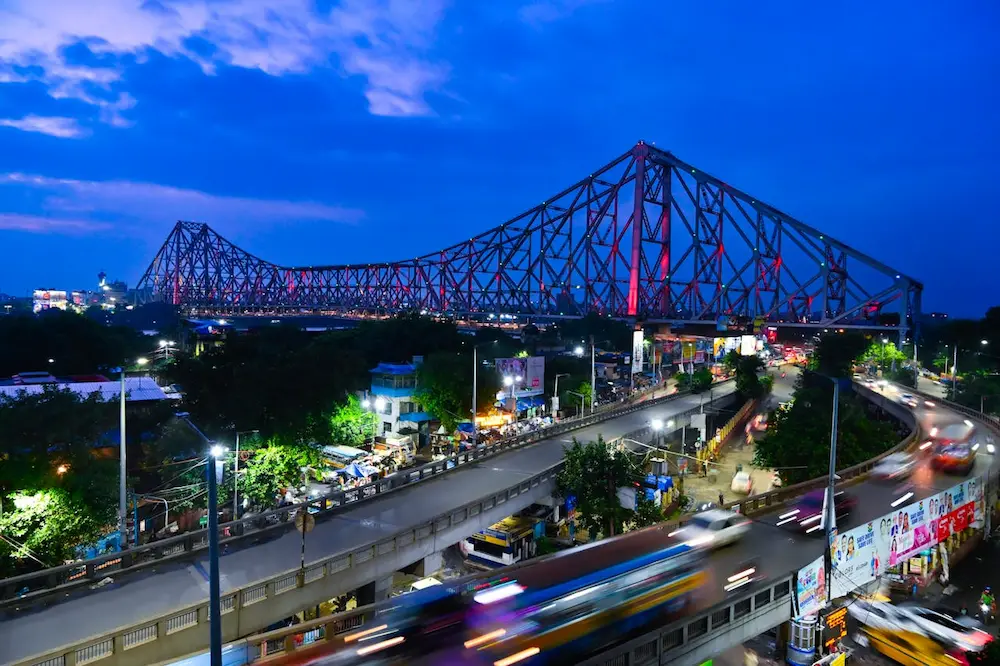 Howrah Bridge in Kolkata showing West Bengal’s urban connectivity and business growth potential for startups, MSMEs and digital-first companies in 2026.